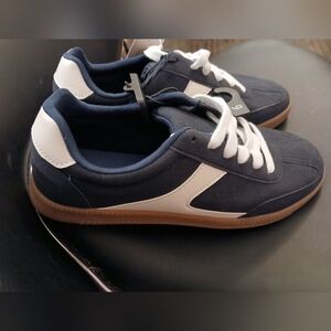 Dark Blue Bubble Gum Sole Athletic Shoes- Womens 9 Nwt